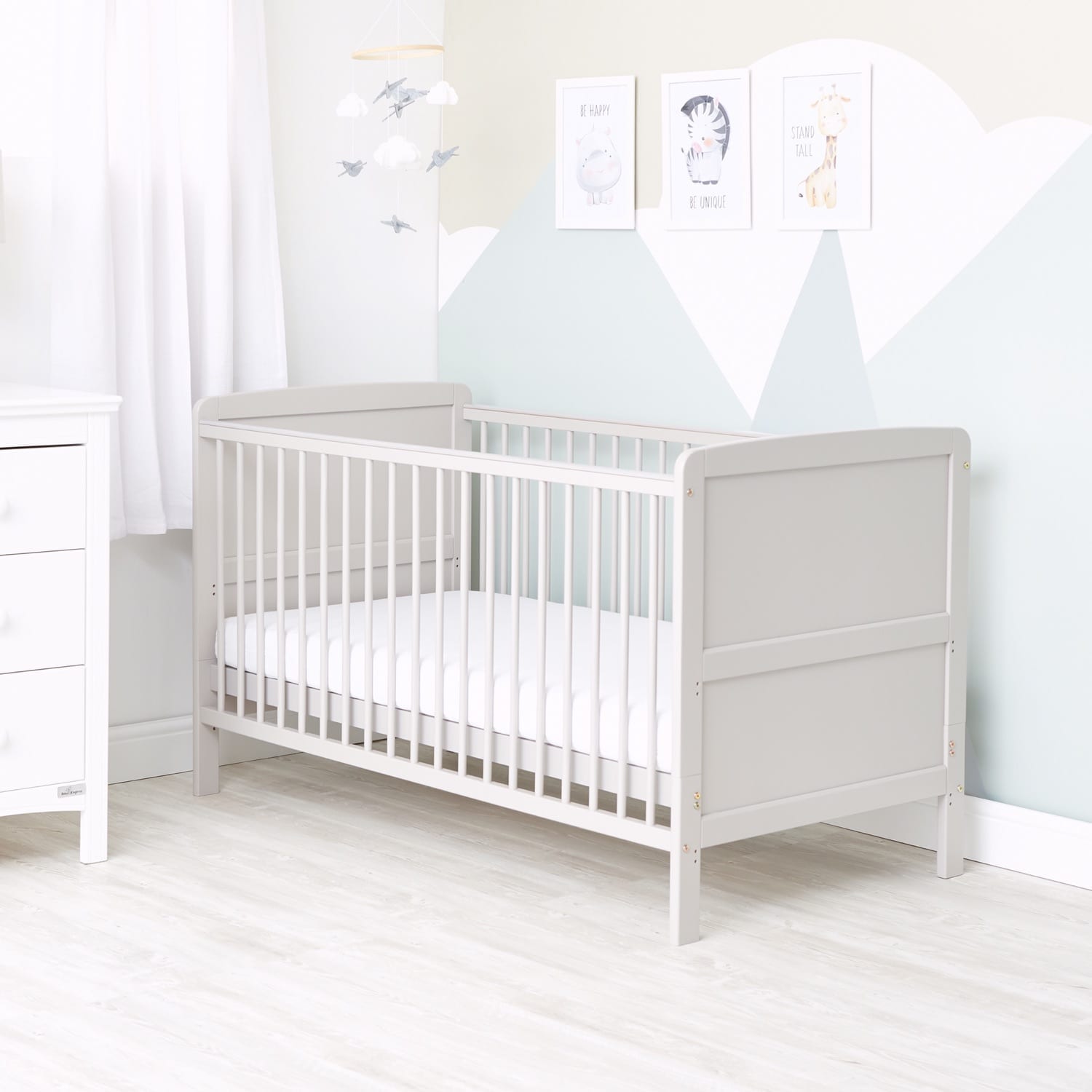 Baby elegance walt outlet cot bed